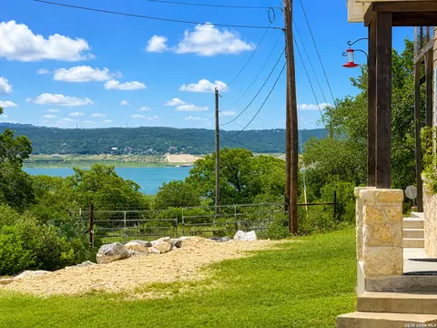 218 Mountainside, Lakehills, TX 78063