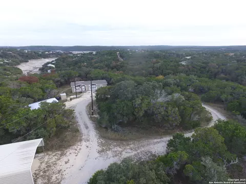 1 Circle # -2, Lakehills, TX 78063