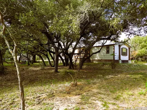 164 E 18th, Lakehills, TX 78063