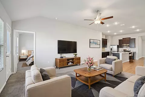 7019 Vista Loop, San Antonio, TX 78233