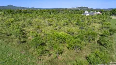 299 River View Dr, Utopia, TX 78884 photo 2