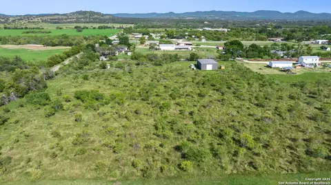 299 River View Dr, Utopia, TX 78884 photo 9