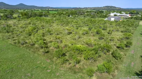 299 River View Dr, Utopia, TX 78884 photo 3