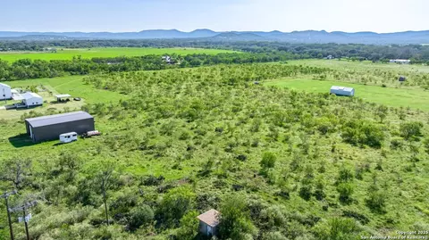 299 River View Dr, Utopia, TX 78884 photo 8
