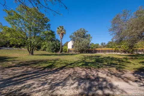 529 Geneseo, Terrell Hills, TX 78209