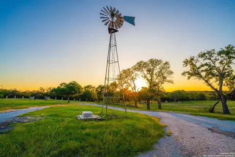 327 Waring Welfare Rd, Boerne, TX 78006