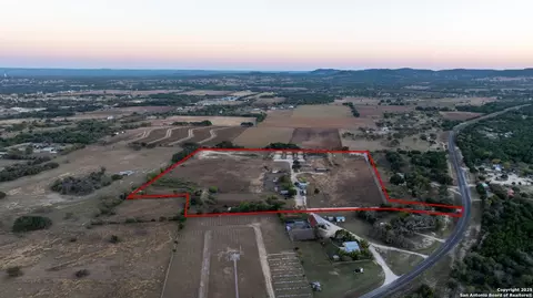 21 4 - Ac Fm 1077, Bandera, TX 78003