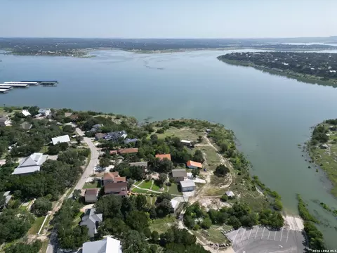1761 Lakeside W, Canyon Lake, TX 78133