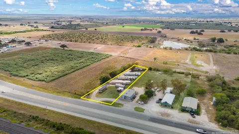 701 Hwy 90, Hondo, TX 78861