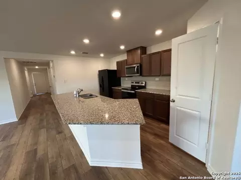 Kitchen - 7207 Solar Eclipse, Converse, TX 78109 photo 2 of 2
