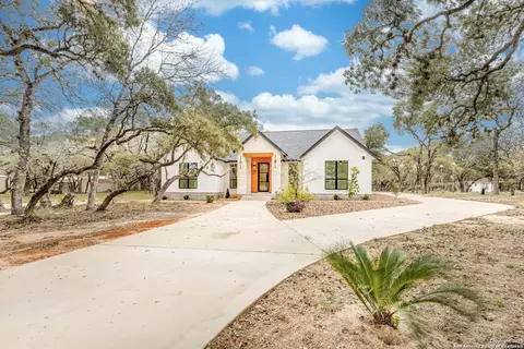 864 Paddy Rd, Floresville, TX 78114