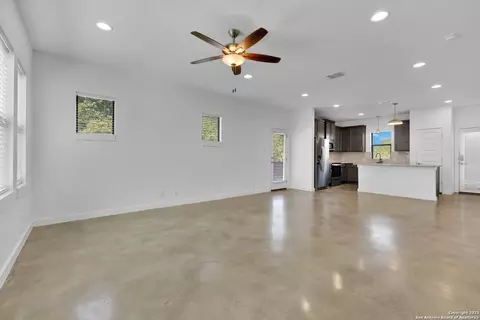 1162 N Olive St, San Antonio, TX 78202