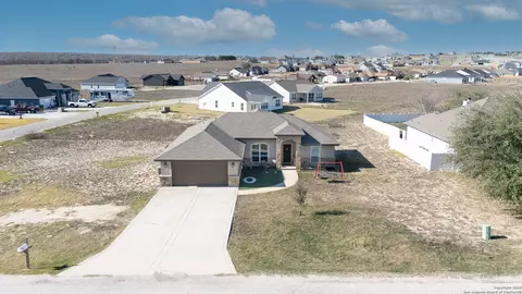 103 Muirfield, La Vernia, TX 78121