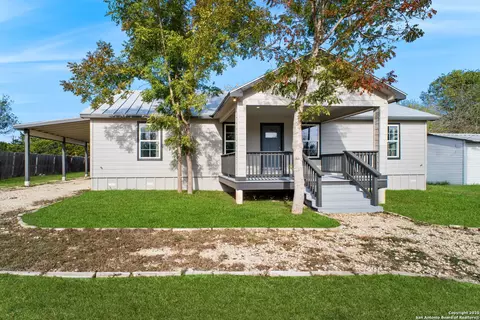 125 Broken Spur Dr, Bandera, TX 78003
