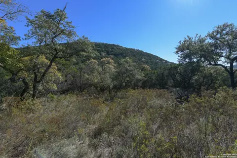 286 Private Road 1733, Mico, TX 78056