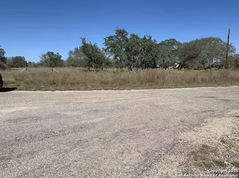 203 Cr 789, Natalia, TX 78059