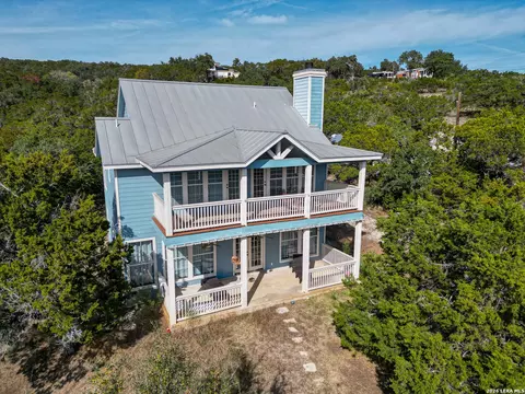 282 Hill Top Ln, Lakehills, TX 78063