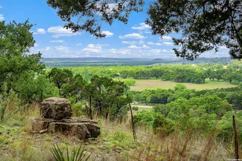 7625 N State Highway 16, Fredericksburg, TX 78624