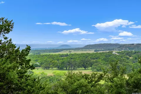 7625 N State Highway 16, Fredericksburg, TX 78624