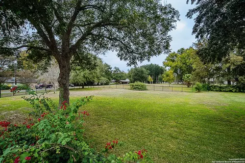 0 Royal George, Mcqueeney, TX 78123