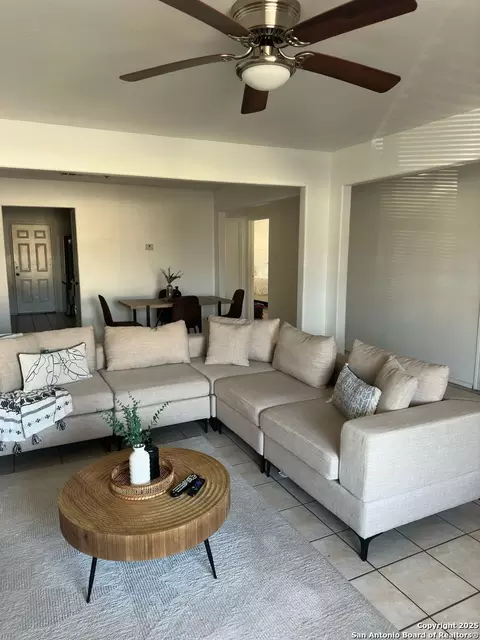 7643 Oak Chase, San Antonio, TX 78239