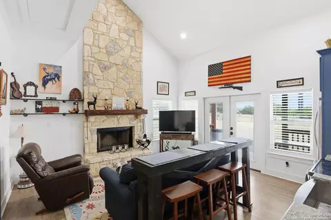 116 Martingale Trl, Bandera, TX 78003