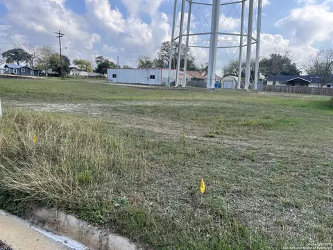 307 W Huntington, Beeville, TX 78102