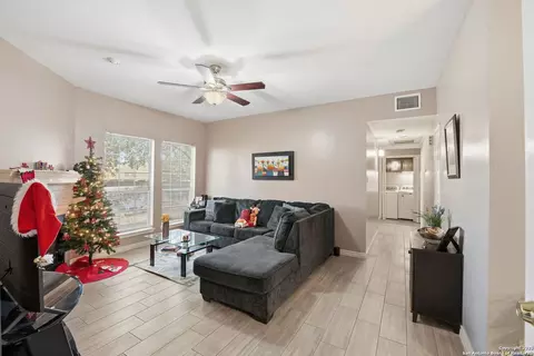 8655 Datapoint Dr #505, San Antonio, TX 78229