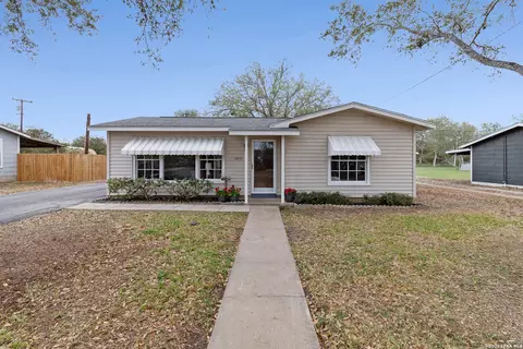 1411 E Corpus Christi St, Beeville, TX 78102