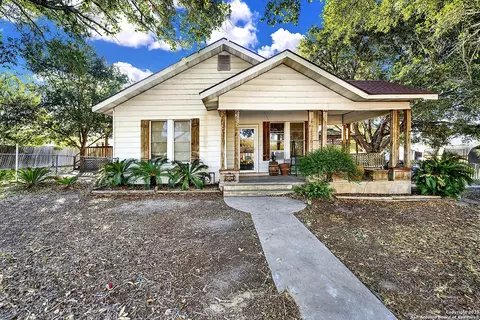 612 E Guadalupe, Runge, TX 78151