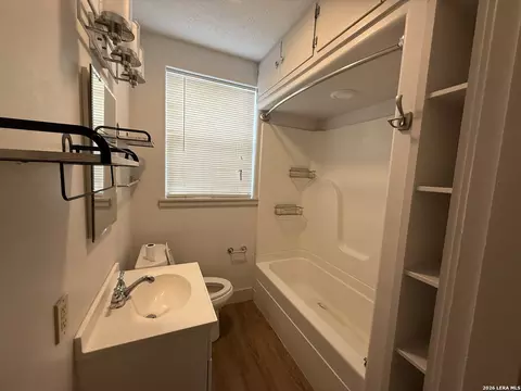 Bath - 305 E Thornton St, Three Rivers, TX 78071 photo 1 of 1