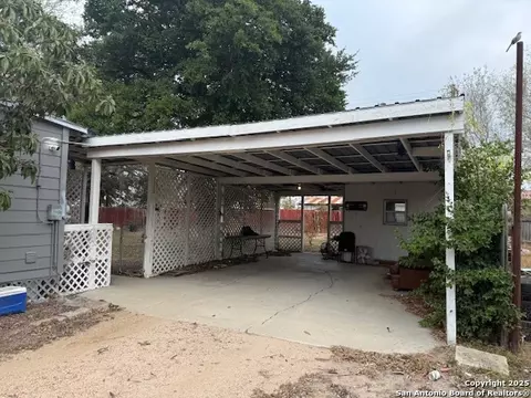 Other - 305 E Thornton St, Three Rivers, TX 78071 photo 3 of 4