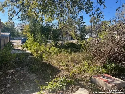 1511 W Hildebrand, San Antonio, TX 78201