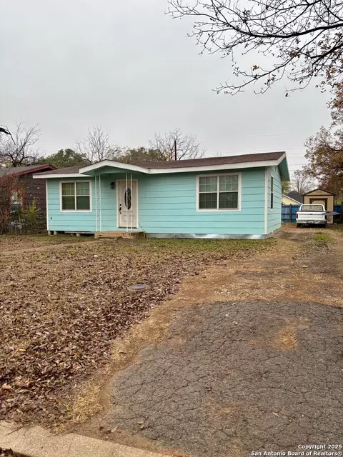 411 Old Carrizo, Uvalde, TX 78801
