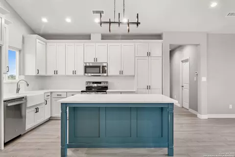 Kitchen - 59 Greystone Hls, Uvalde, TX 78801 photo 2 of 4
