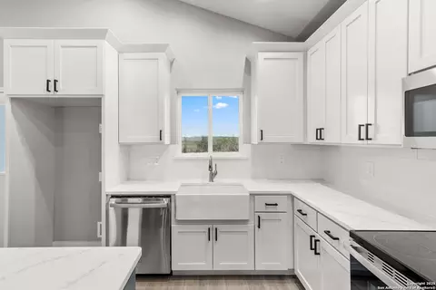 Kitchen - 59 Greystone Hls, Uvalde, TX 78801 photo 4 of 4