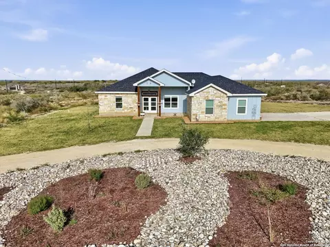 59 Greystone Hls, Uvalde, TX 78801