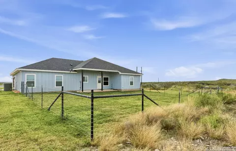 Exterior - 59 Greystone Hls, Uvalde, TX 78801 photo 4 of 5