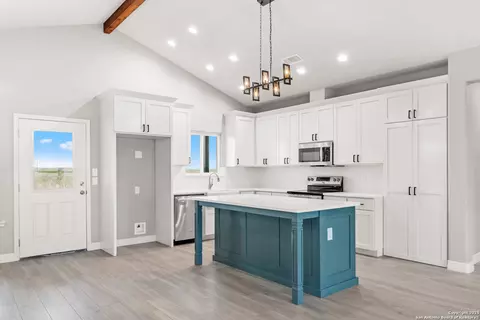 Kitchen - 59 Greystone Hls, Uvalde, TX 78801 photo 1 of 4