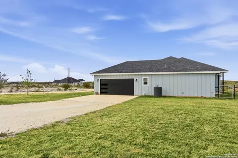 Exterior - 59 Greystone Hls, Uvalde, TX 78801 photo 3 of 5