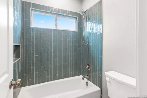 Bath - 59 Greystone Hls, Uvalde, TX 78801 photo 5 of 5