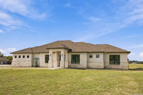 108 Abrego Trl, Floresville, TX 78114