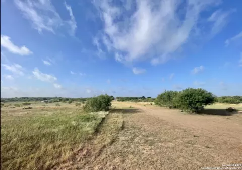 02 Hillcrest Dr, Moore, TX 78057
