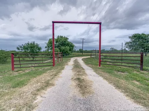 315 Simon, Pleasanton, TX 78064