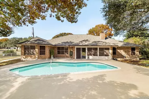 313 Ridge Crst, Seguin, TX 78155