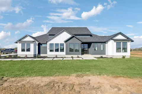 179 Hidden Ranch Ct, Floresville, TX 78114