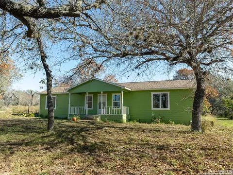 324 Oak Ln, Poteet, TX 78065
