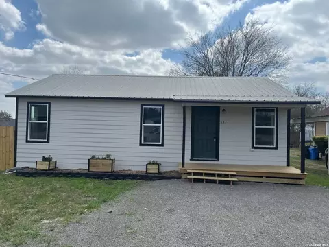 127 Roosevelt Dr, Seguin, TX 78155
