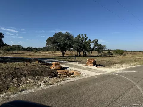 718 Windmill Rdg, Blanco, TX 78606