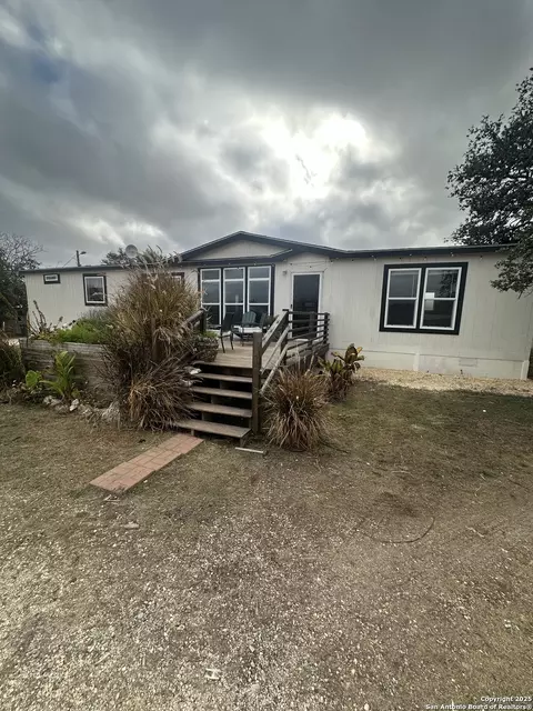 1253 Cr 428, Uvalde, TX 78801